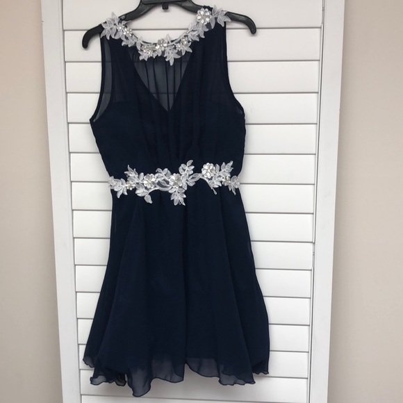 London Dress Company Dresses & Skirts - NWT London Dress Company women’s dress size 6